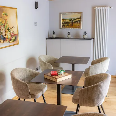 Adamello Skyline Couette-café